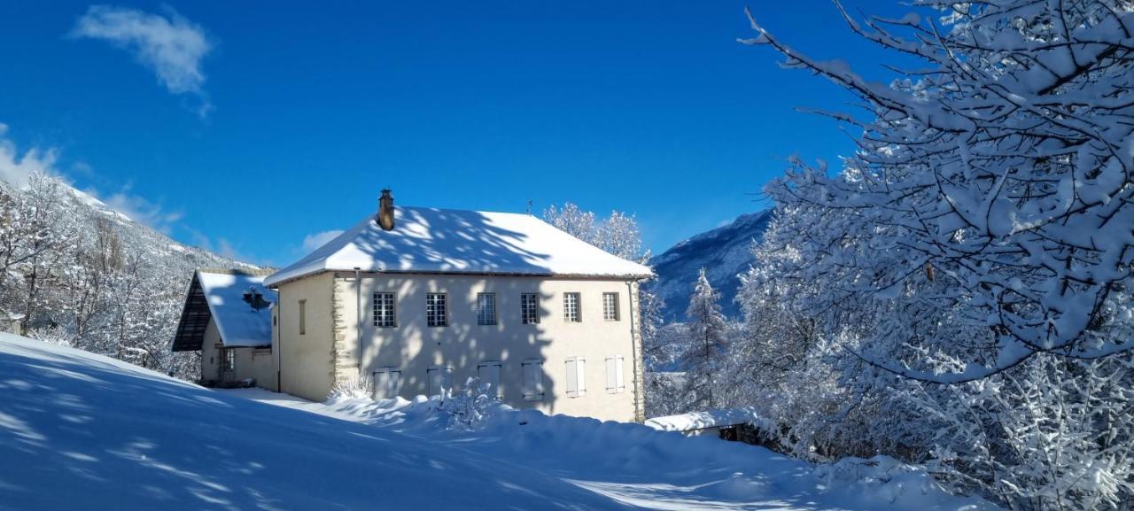 Maison Cimarron Bed & Breakfast Chateauroux-les-Alpes Exterior foto